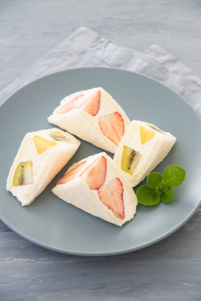 istock The fruit sandwich that the section is beautiful 1302736700