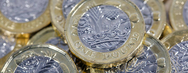 british currency - one pound coins in a web banner format - british currency currency uk coin imagens e fotografias de stock