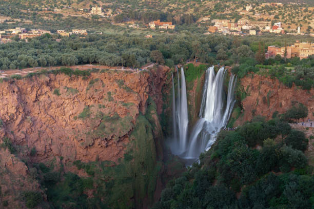 ouzoud waterfalls, grand atlas in morocco - grand atlas imagens e fotografias de stock