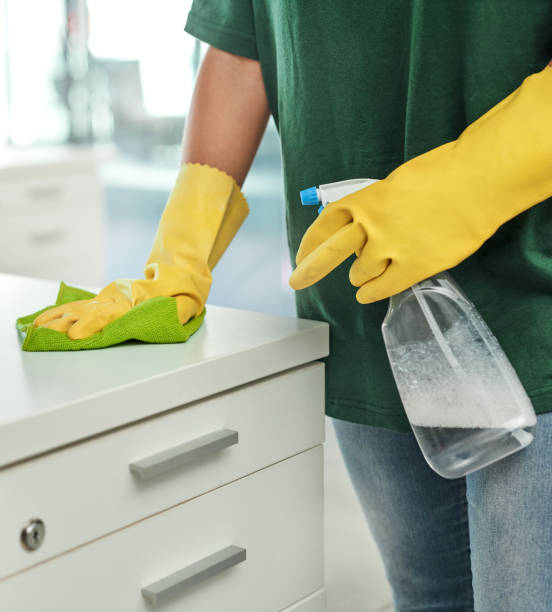 istock On a dirt destroying mission 1302787656