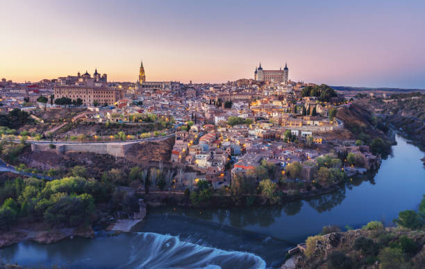 Beautiful view of Toledo city skyline with Cathedral, Alcazar and Tagus River at sunset - Toledo, Castila La Macha, Spain Beautiful view of Toledo city skyline with Cathedral, Alcazar and Tagus River at sunset - Toledo, Castila La Macha, Spain alcazar seville stock pictures, royalty-free photos & images
