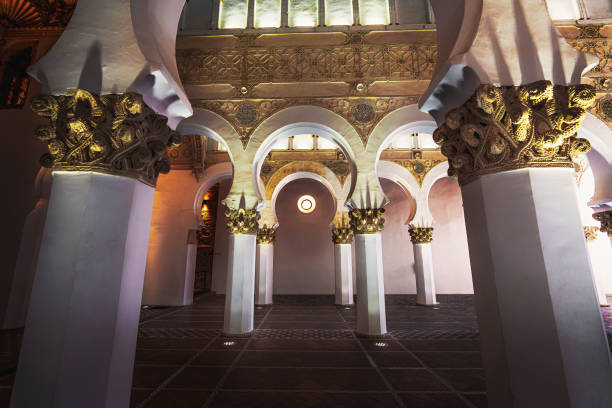interno della sinagoga di santa maria la blanca - toledo, castiglia la macha, spagna - la mancha foto e immagini stock