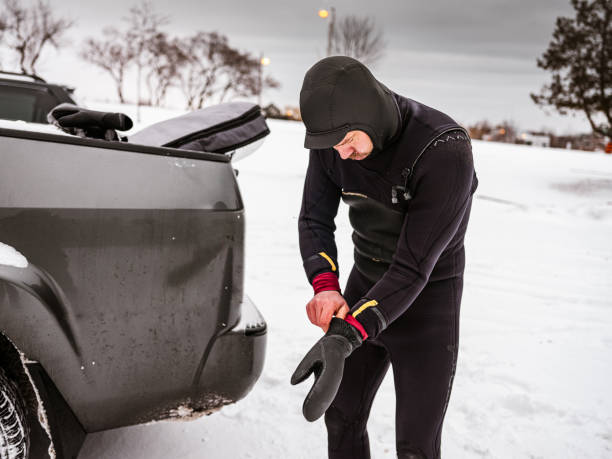 istock Mature man getting ready to surf in winter 1302803249