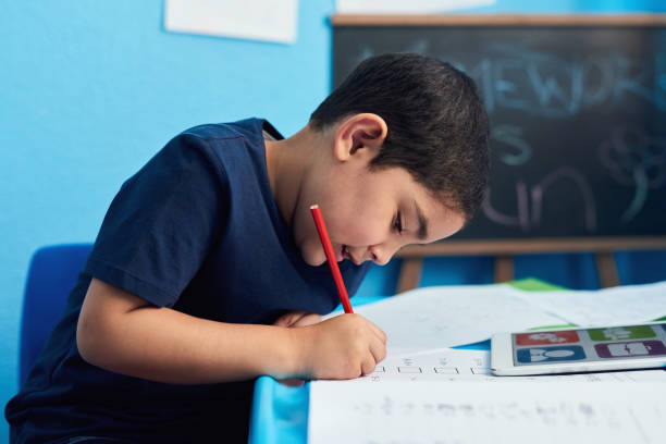 najmniejsze zadanie może nauczyć największą lekcję - wireless technology serious education enjoyment zdjęcia i obrazy z banku zdjęć