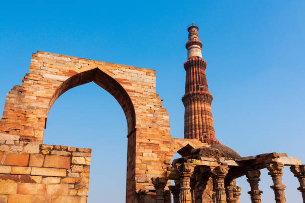 qutub minar the tallest minaret of india - qutub imagens e fotografias de stock