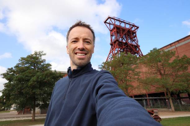 selfie turístico gelsenkirchen - color image gelsenkirchen ruhr architecture fotografías e imágenes de stock