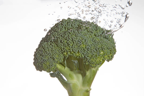 istock broccoli and splashing in a white background 1302861546