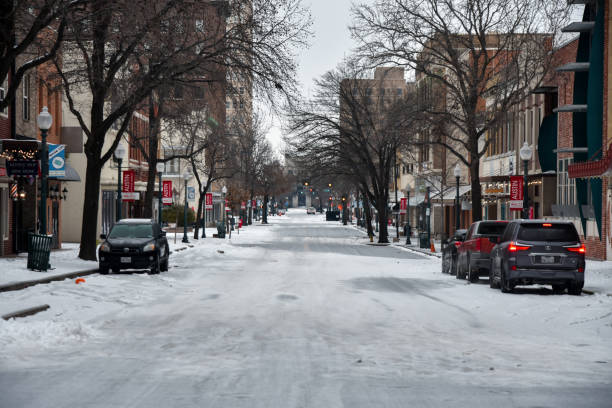 uri tempesta invernale a waco texas - waco foto e immagini stock