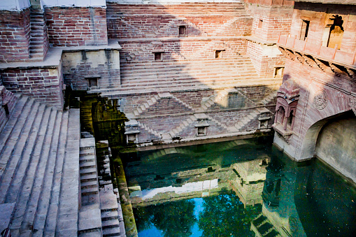 Toorji ka Jhalra is one of the most fabulous architectures of ancient time. Also, Rajasthan has a large number of 'kund' or the stepwells