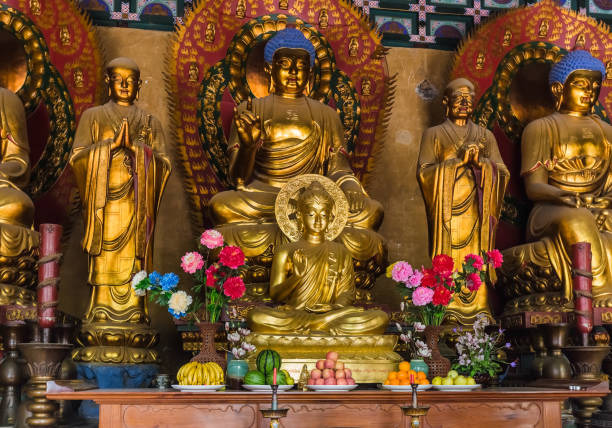 有名な少林仏教修道院の像 - 中国 - luoyang ストックフォトと画像