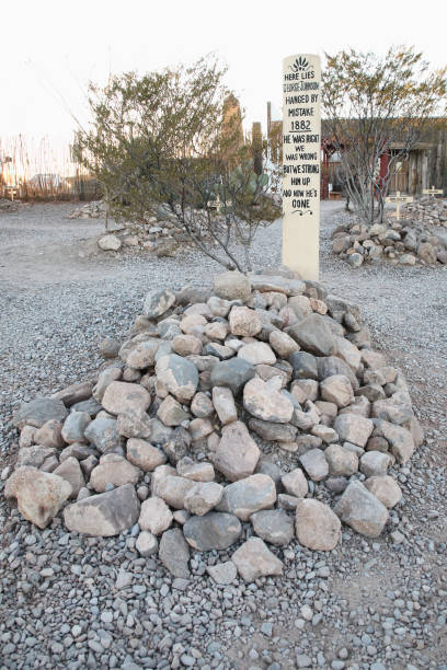 boothill graveyard in tombstone - tombstone photography weathered day imagens e fotografias de stock