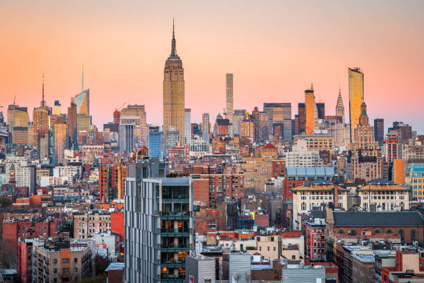 new york city, vereinigte staaten von manhattan skyline - new york city stock-fotos und bilder