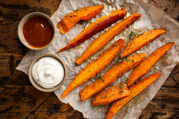 batata frita - sweet potato french fries yam baked fotografías e imágenes de stock