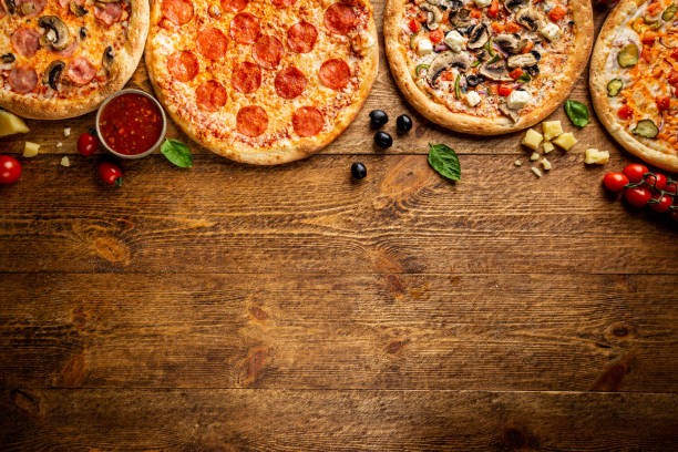 diferentes puntas de pizza - nobody baking food and drink food fotografías e imágenes de stock