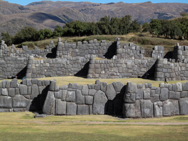 istock Sacsayhuaman Wall 1303026754