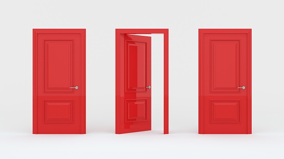 Dos puertas rojas cerradas y una puerta abierta aislada sobre un fondo blanco. Estilo minimalista glamoroso creativo. Elección, negocio y concepto de éxito. Renderizado 3D photo