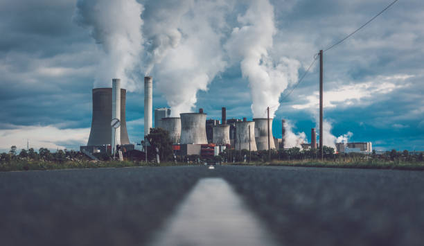 street towards power plant in niederaussem germany, lignite-fired - nuclear power station power station energy factory imagens e fotografias de stock