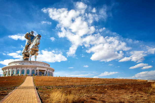 статуя чингисхана - independent mongolia фотографии стоковые фото и изображения