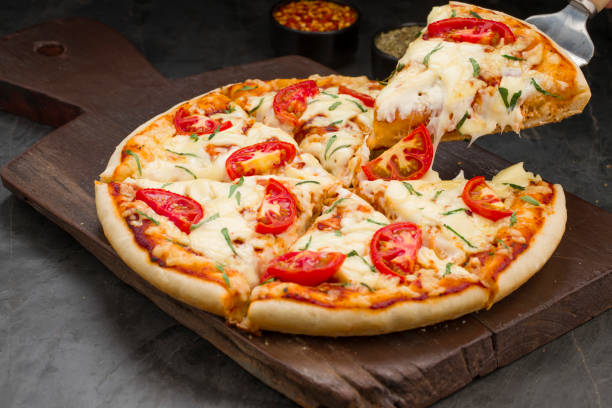 pizza_margerita - vegetarian pizza fotografías e imágenes de stock