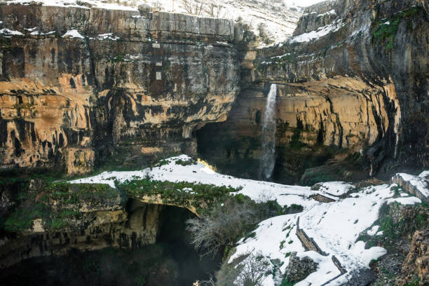 バータラ渓谷の滝と自然の橋、タンヌーリン、レバノン - lebanon landscape nature famous place ストックフォトと画像