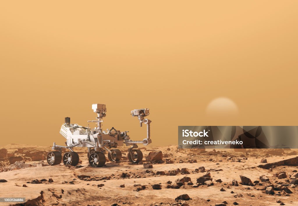 Mars Rover Perseverance esplora il pianeta rosso. Missione di esplorazione nel 2021. Terreno roccioso e atmosfera densa e sabbiosa. Alcuni elementi di questa immagine forniti dalla NASA. Rendering 3d - Foto stock royalty-free di Marte - Pianeta