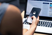 phishing-handy-hacker-oder-cyber-betrug-konzept-passwort-und-login-pass-code-im-smartphone.jpg?b=1&s=170x170&k=20&c=MabbRdgmr-wHDdcr6n52wljFmIjirjWbUsFJWfP8p-w=