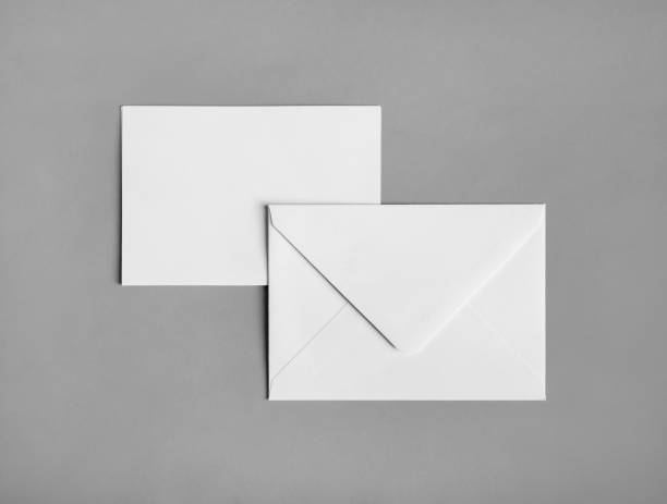 два пустых конверта - envelope стоковые фото и изображения
