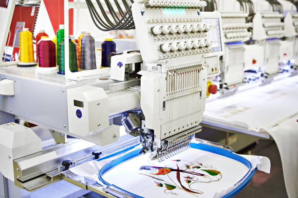 máquina industrial de bordado - embroidery textile industry clothing factory fotografías e imágenes de stock