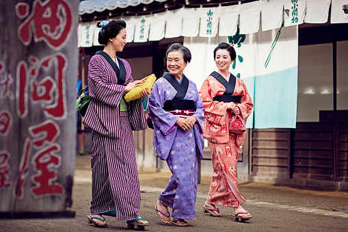 Japanese women from edo period is talking on the street