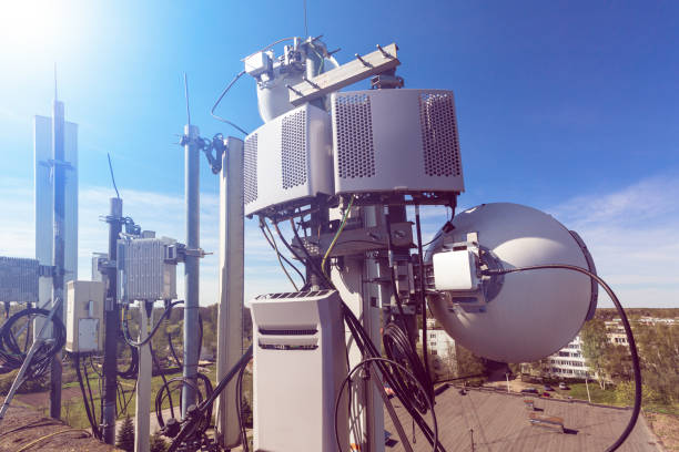 Metal constructions for telecommunication data equipment , radio panel antennas, outdoor remote radio units, power cables, coaxial cables, optic fibers. Outside part of telecommunication basic station. construcciones metálicas para equipos de datos de telecomunicaciones, antenas de paneles de radio, unidades de radio remotas al aire libre, cables de alimentación, cables coaxiales, fibras ópticas. fuera de parte de la estación básica de telecomunicac