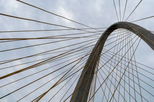 Photo of new cable-stayed bridge of São José dos Campos, seen from below.