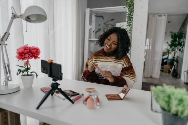 istock Influencer recommending product online 1303222781