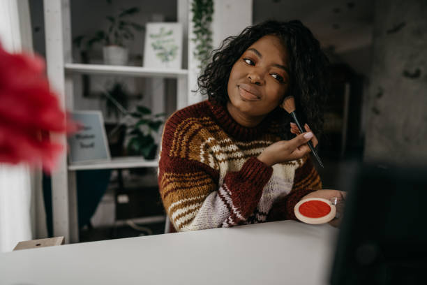 istock Influencer recommending product online 1303222844