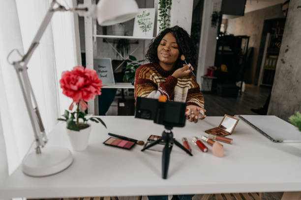 istock Influencer recommending product online 1303222868