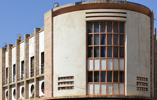Asmara, Eritrea: facade of the the 1930s art deco Zilli building, imitates a radio set, round windows are meant to remind onlookers of radio knobs, built for residential use, later a bar / restaurant - Shidda Square, Sematat Avenue and Beirut Street (Viale de Bono / Viale de Roma and Viale Nino Bixio) - Asmera, a Modernist City of Africa - UNESCO World Heritage Site.