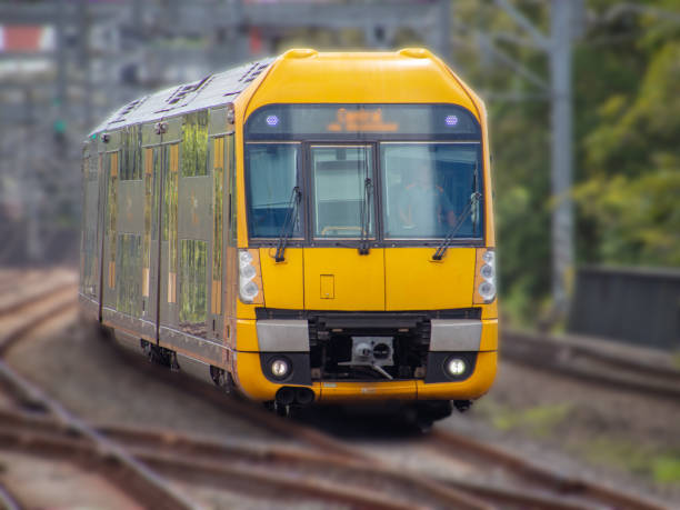 シドニーnswオーストラリアの鉄道駅に近づく通勤電車 - overhead cable car 写真 ストックフォトと画像