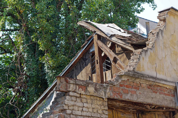 istock Earthquake house damage 1303295091
