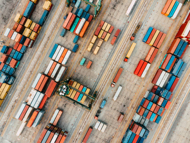 vista dall'alto del terminale contenitore - blue bulk business cargo container foto e immagini stock