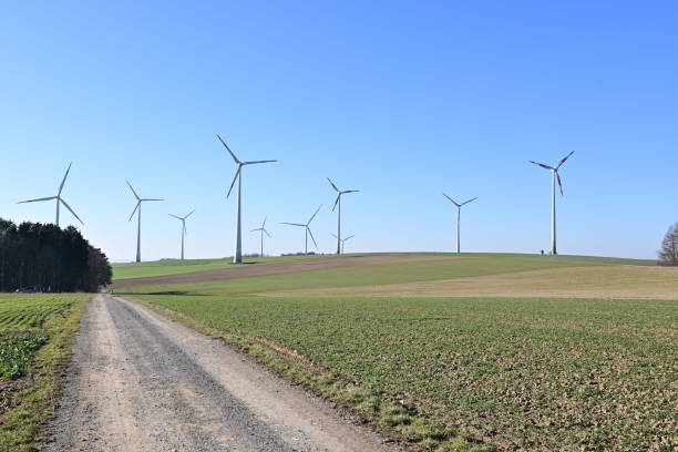 turbina eolica nel parco eolico vicino a schonungen a schweinfurt unterfanken - schweinfurth foto e immagini stock