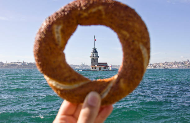 istock Simit with Maiden's Tower / Kiz kulesi 1303347694