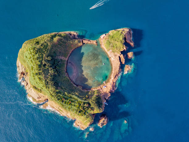 azores aerial panoramic view. top view of islet of vila franca do campo. crater of an old underwater volcano. sao miguel island, azores, portugal. heart carved by nature. bird eye view. - ponta delgada imagens e fotografias de stock