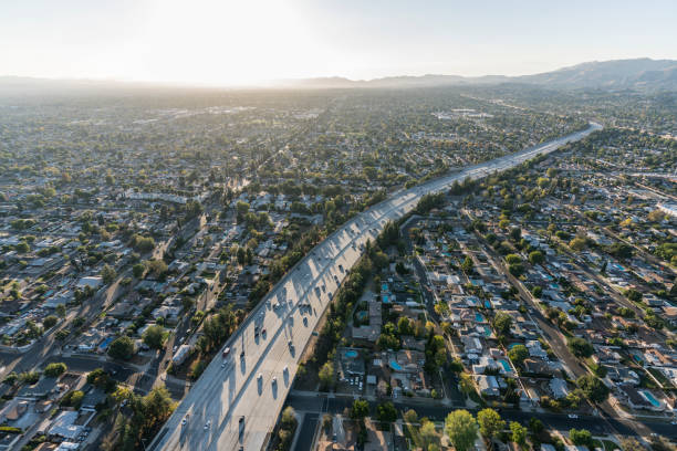 aerial route 118 freeway in los angeles san fernando valley - northridge imagens e fotografias de stock