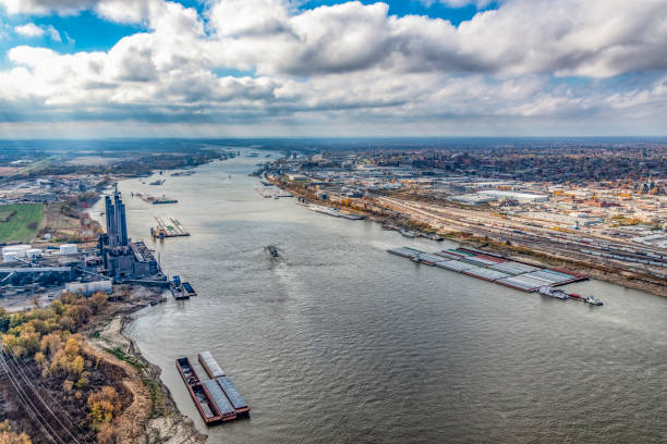 istock Industrial Mississippi River 1303383253