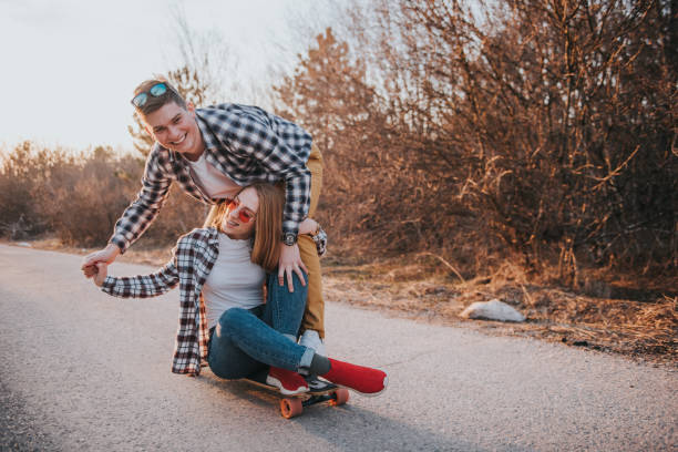 istock Skate couple outdoors stock photo 1303389320