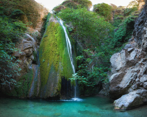 richtis gorge with waterfall - natural phenomenon waterfall rock tranquil scene imagens e fotografias de stock