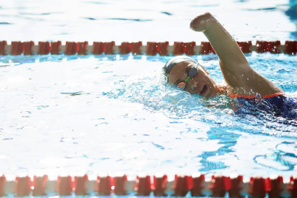 адаптивное плавание и тренировки спортсменов. - body care power swimming goggles swimming стоковые фото и изображения