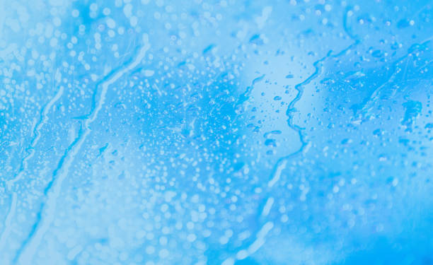 water drops on the window - frosted glass glass textured bathroom imagens e fotografias de stock