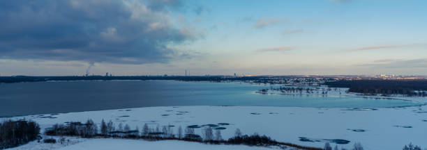 istock Cospudener Lake in Leipzig in Winter 1303438740