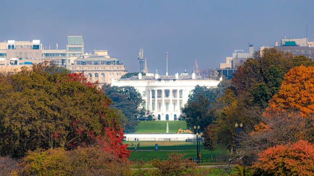 istock White House South Lawn in Autumn 1303446676