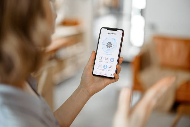 smartphone con aplicación lanzada para el ajuste de ventilación - control de calidad fotografías e imágenes de stock
